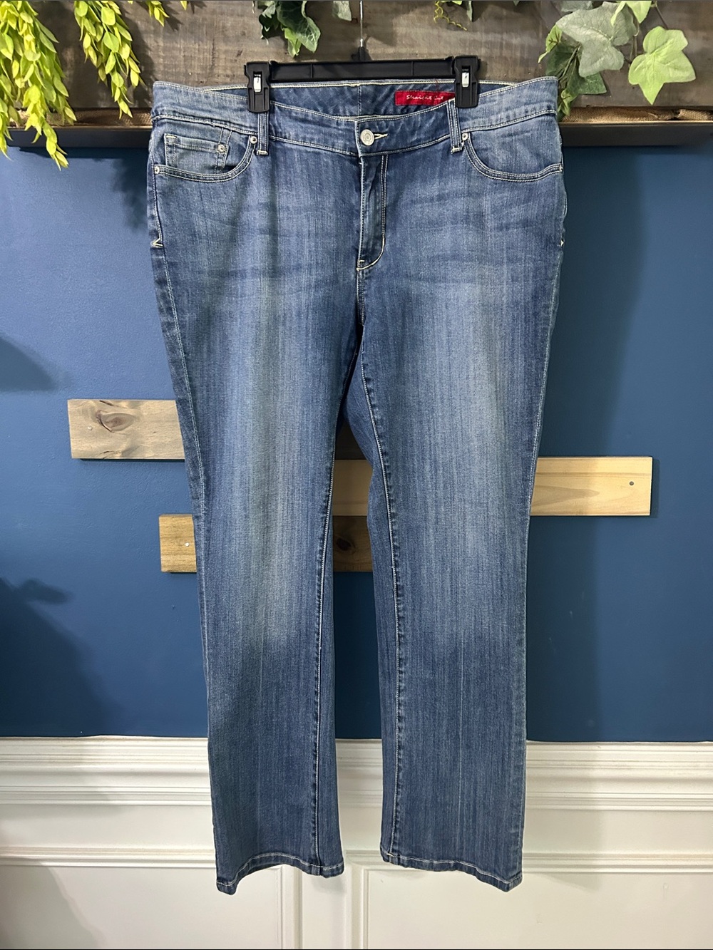 Seven7 Women's Red Label Straight Leg Jeans in Light Blue Wash Size 18